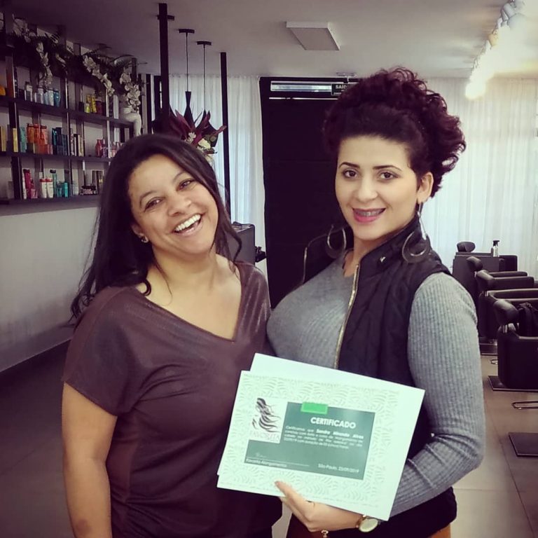 Curso de mega hair de fita adesiva